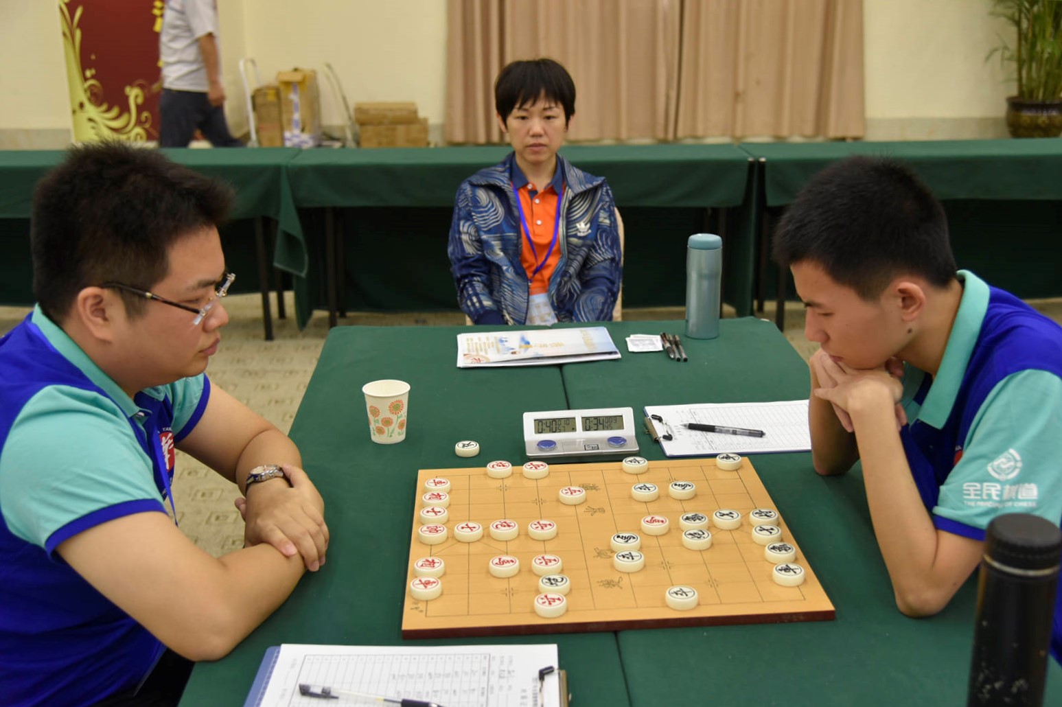 象棋比赛讲解视频，棋逢对手，情感交流暖人心